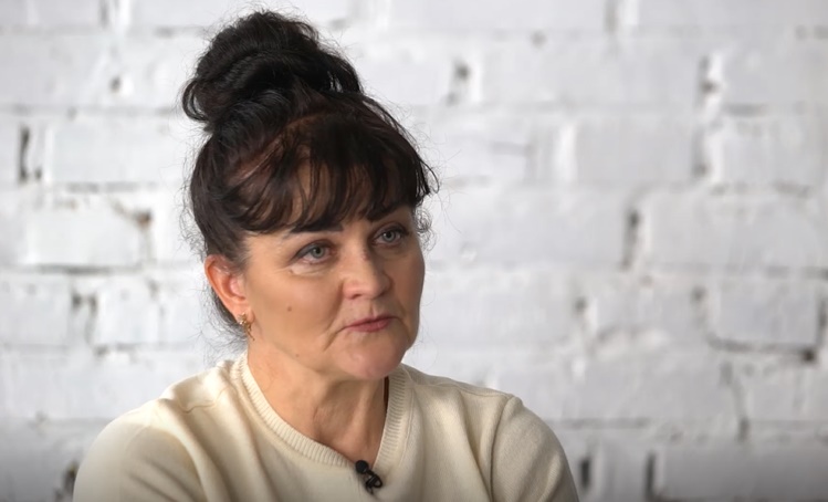 "Приїхала соромитися": "пацанку" Владу Роговенко відвідала мама